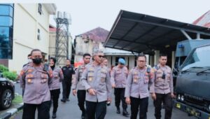 OPTIMALKAN PELAYANAN PUBLIK, KAPOLDA SULUT MELAKUKAN KUNJUNGAN KERJA KE POLRESTA MANADO.