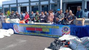 Kurang Lebih 1.240 Liter Miras Sitaan Dimusnahkan DiMako Lanal Tahuna.