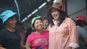 TEMUI PEDAGANG PASAR DAN BERDIALOG DENGAN PARA PENJUAL