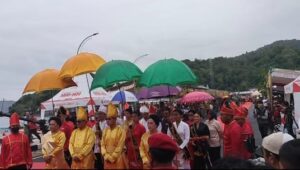 Gelar Tulude Kota Bitung,Maurits Mantiri Dan Hengky Honandar Disambut Tarian adat suku Nusa Utara Tari Salo Dan Gunde
