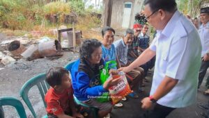 Menghadiri kegiatan Gerakan Musodik Kaum Dhuafa Maurits Mantiri Beri Dukungan