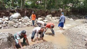 Kerja Bakti Pemulihan Tanggap Darurat. Labesi: Normalisasi Aliran Sungai Kampung Dagho