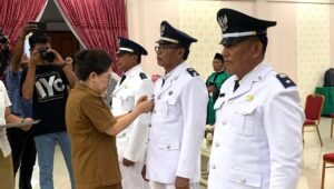 Walaupun Molor Hingga Malam Hari, Pj Tamuntuan Tetap Lantik 3 Kapitalaung
