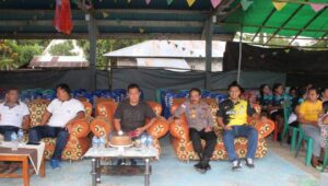 Kabag Log Polres Sangihe Membuka Secara Resmi Tournamen Voly Ball Kampung Pananaru