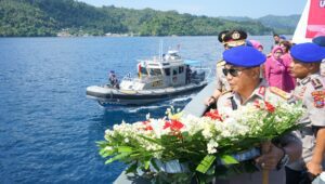 Jelang Hari Bhayangkara ke-77, Polda Sulut Laksanakan Upacara Ziarah Rombongan dan Tabur Bunga