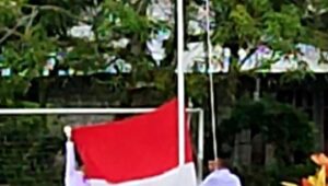 Walau Diguyur Hujan, Upacara HUT Kemerdekaan RI Ke-78 Tahun Berlangsung Dengan Penuh Semangat