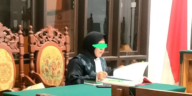 Diduga berkedok biaya operasional, Oknum Jaksa Fungsional SH di Minut dilaporkan Meillin Saerang