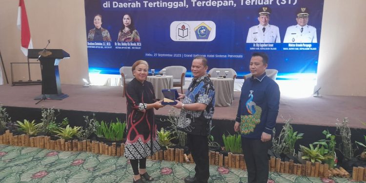 Bupati Talaud Elly Lasut, hadir sebagai pembicara di Asosiasi perguruan tinggi swasta Indonesia