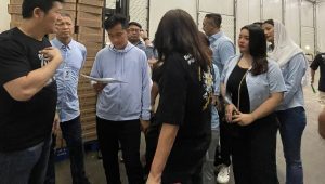 Hillary Brigitta Lasut mendampingi Gibran blusukan di Muara Baru