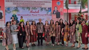 Keluarga Besar SMA Negeri 1 Manado Menggelar Ibadah Pra Natal Bersama Untuk Menyambut Kelahiran Yesus Kristus Ini Pesan Kepsek..
