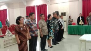 Pelantikan Lima Pejabat Tinggi Pratama di Kabupaten Sangihe untuk Meningkatkan Kinerja Organisasi Foto: Penjabat (Pj) Bupati Kabupaten Kepulauan Sangihe, dr Rinny Tamuntuan, melantik lima Pejabat Tinggi Pratama. (Dok. Istimewa