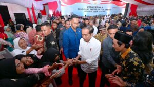 Luar Biasa: Presiden RI Joko Widodo Menyerahkan Sebanyak 3000 Sertifikat tanah