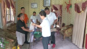 Tamuntuan Kunjungan dan Serakan Bantuan pada Keluarga Korban Nelayan asal Kalinda yang Hilang Melaut