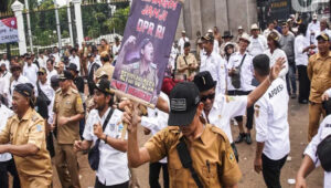 Demonstrasi Massa Apdesi di Depan Gedung DPR/MPR RI Berakhir Ricuh