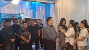 Steven Kandouw Hadir ibadah Penghiburan Meninggalnya Anak Dari wakil Walikota Bitung Hengky Honandar