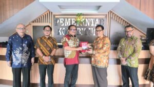 Walikota Bitung Siap Dukung Festival Komnas HAM: Meningkatkan Kesadaran Hak Asasi Manusia Foto: Kunjungan Komnas HAM Diterima oleh Wali Kota Bitung, Ir. Maurits Mantiri MM. (Dok. Istimewa)