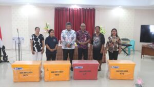 PJ Bupati Wounde Serahkan Bantuan Sarana dan Prasarana Bagi Nelayan, Berharap Nelayan Menikmati Hasil Usaha dan Mengalami Peningkatan Ekonomi.