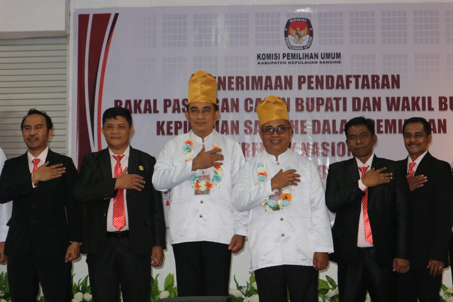 Pasangan “Menadia” Menjadi Pendaftar Pertama yang ke KPU