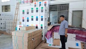 KPU Sangihe Mulai Terima Logistik Jelang Pelaksanaan Pilkada Serentak 27 November 2024