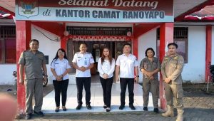 Dukcapil Minsel Turun Langsung Berikan Pelayanan Administrasi Kependudukan di Kecamatan Ranoyapo