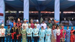 Kenakan Pakaian Adat, Kapolres Bitung Arie Sulistyo Nugroho Teguhkan Semangat Persatuan di HUT ke-36 Kota Bitung