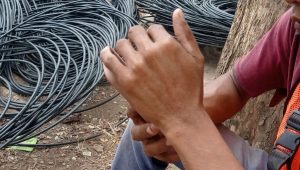 PT FIS (Surge) Diduga Tarik Kabel Tanpa Rekomtek, Aktivis Banten Siapkan Aksi ke PUPR Banteng