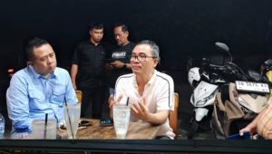 Konni Balamba Dampingi Ketua Dewan Penasihat PWI Sulut Mengelar Pertemuan Dengan Puluhan Wartawan di Kotamobagu