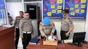 Wakapolres Kotamobagu Kompol Romel Pontoh Sidak Pelayanan SIM, STNK, dan Tilang Dikantor Satlantas